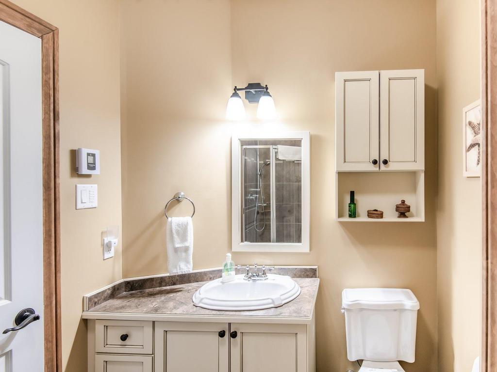 









317


Allée du Rabaska

,
Mont-Tremblant,




QC
J8E0C3

