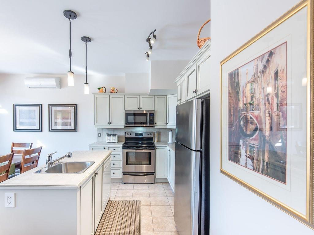 









317


Allée du Rabaska

,
Mont-Tremblant,




QC
J8E0C3

