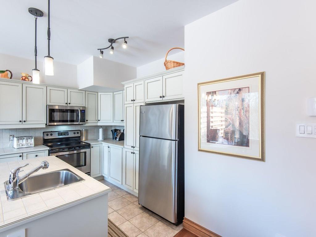 









317


Allée du Rabaska

,
Mont-Tremblant,




QC
J8E0C3

