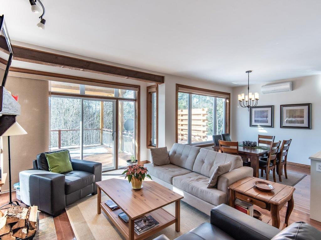 









317


Allée du Rabaska

,
Mont-Tremblant,




QC
J8E0C3


