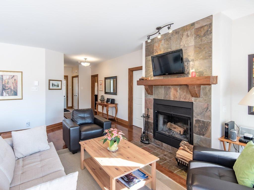 









317


Allée du Rabaska

,
Mont-Tremblant,




QC
J8E0C3

