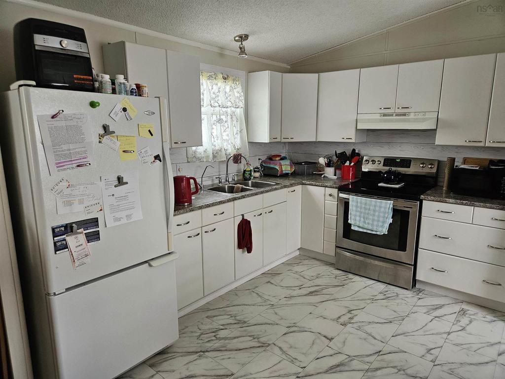 












31 Bridgeview Drive

,
Murray Siding,




NS
B6L 3B4

