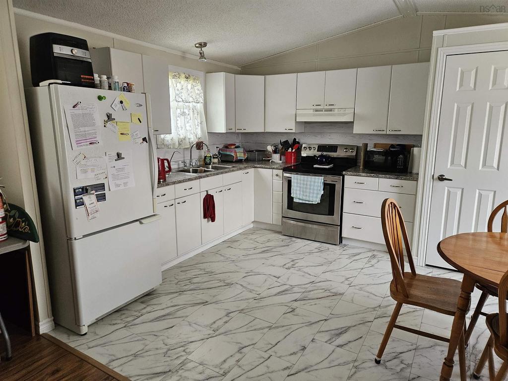 












31 Bridgeview Drive

,
Murray Siding,




NS
B6L 3B4

