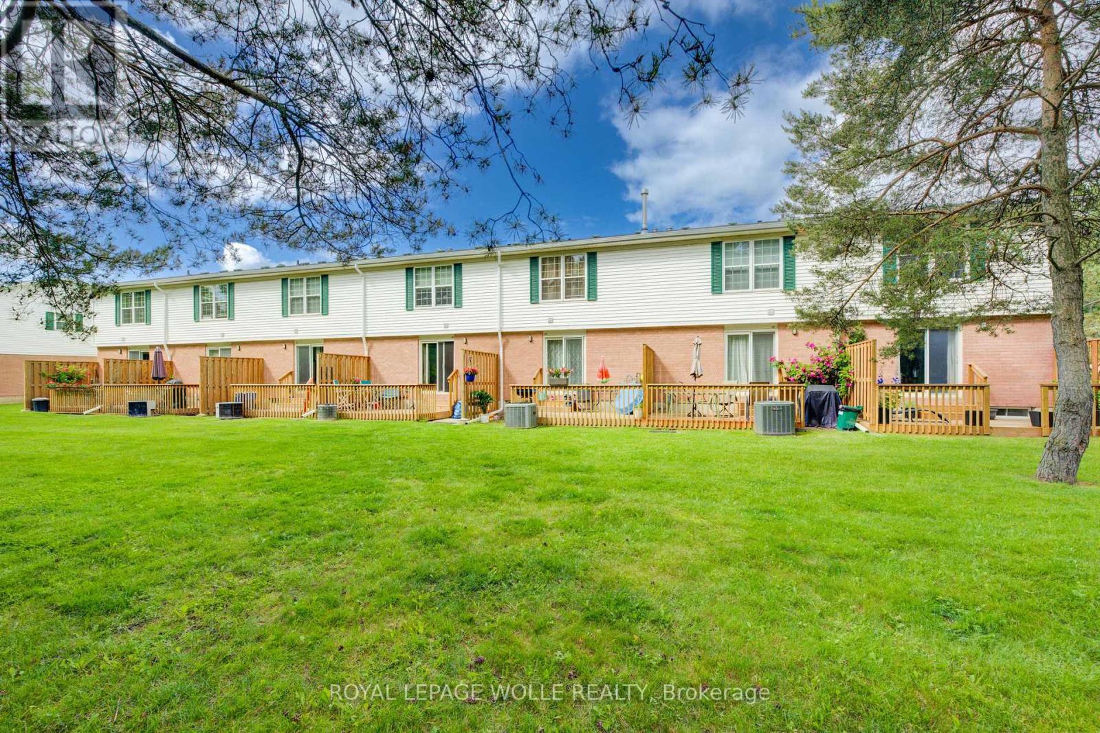 












17 - 465 WOOLWICH STREET N

,
Waterloo,




Ontario
N2K3S4

