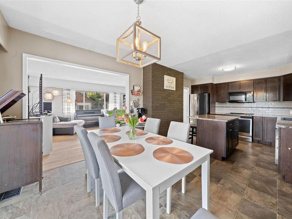 









3039


Lashman

Ave,
Duncan,




BC
V9L 1C8

