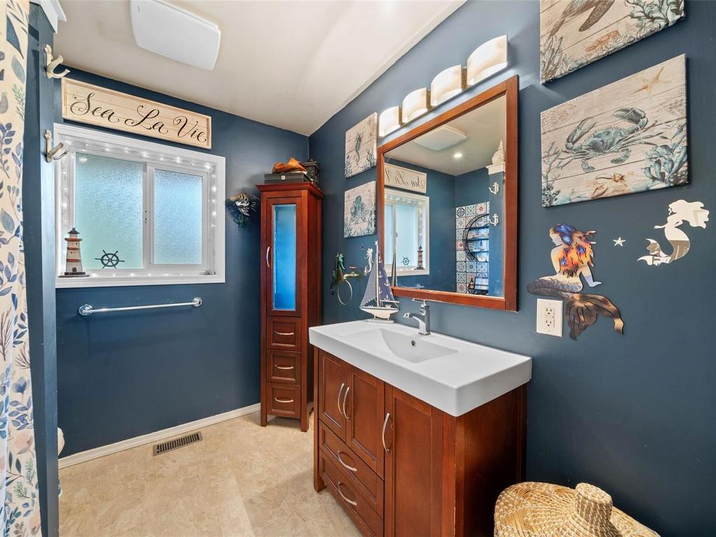 









3039


Lashman

Ave,
Duncan,




BC
V9L 1C8

