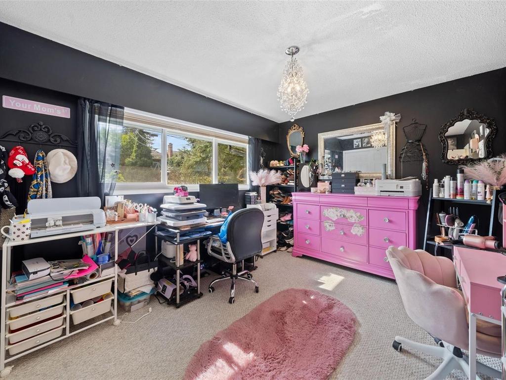 









3039


Lashman

Ave,
Duncan,




BC
V9L 1C8

