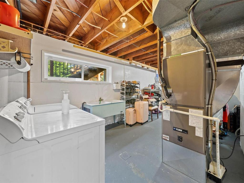 









3039


Lashman

Ave,
Duncan,




BC
V9L 1C8

