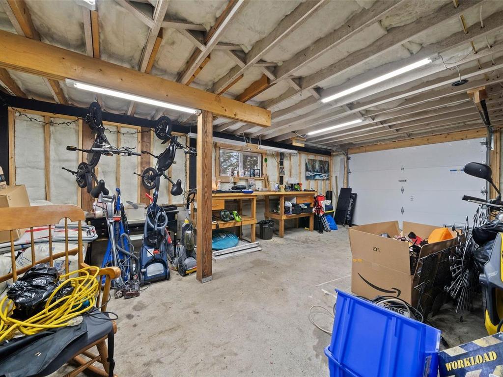 









3039


Lashman

Ave,
Duncan,




BC
V9L 1C8

