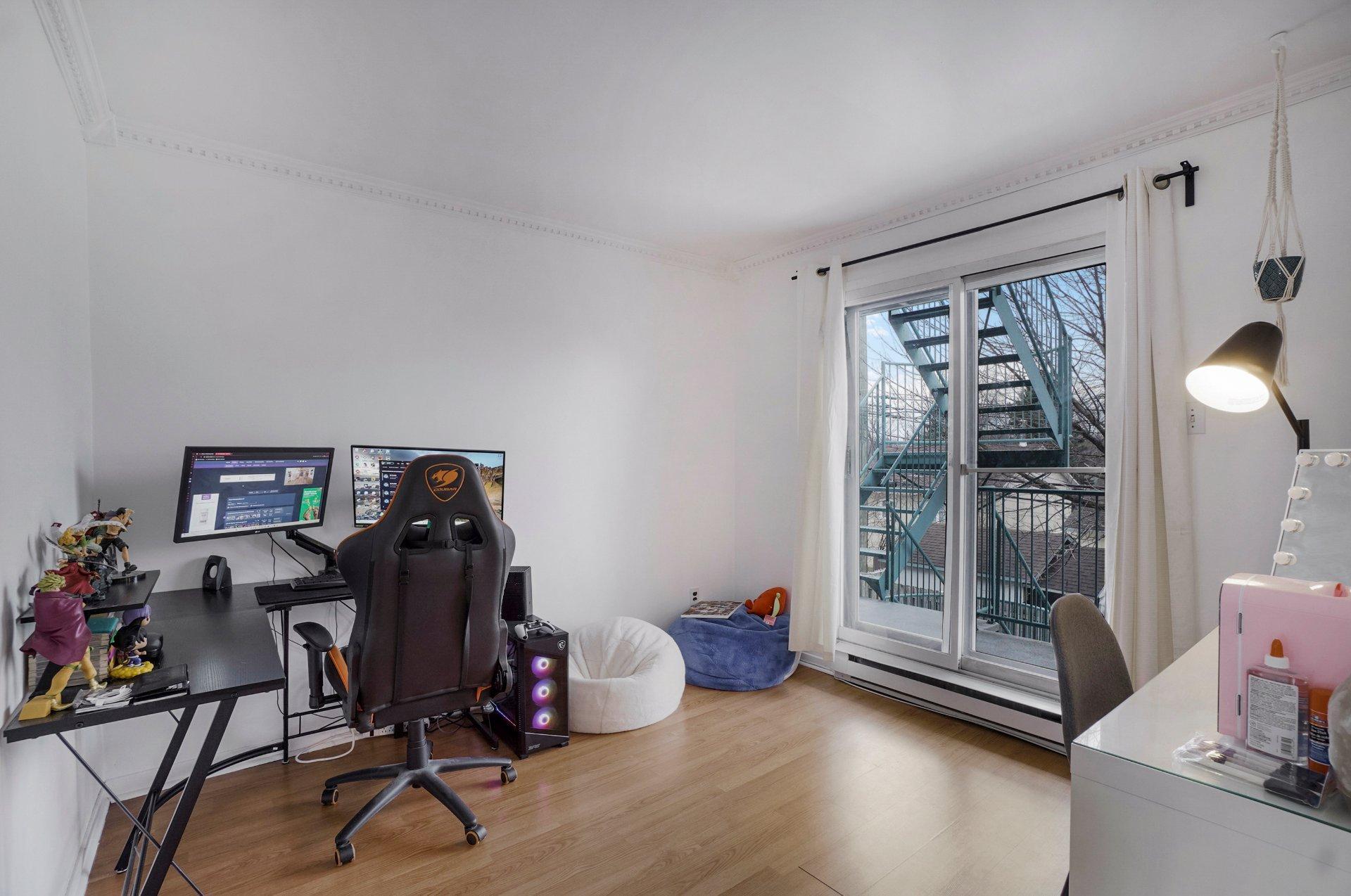 









166


Av. du Manoir

, 3,
Montréal (L'Île-Bizard/Sainte-Geneviève),




QC
H9C2R4

