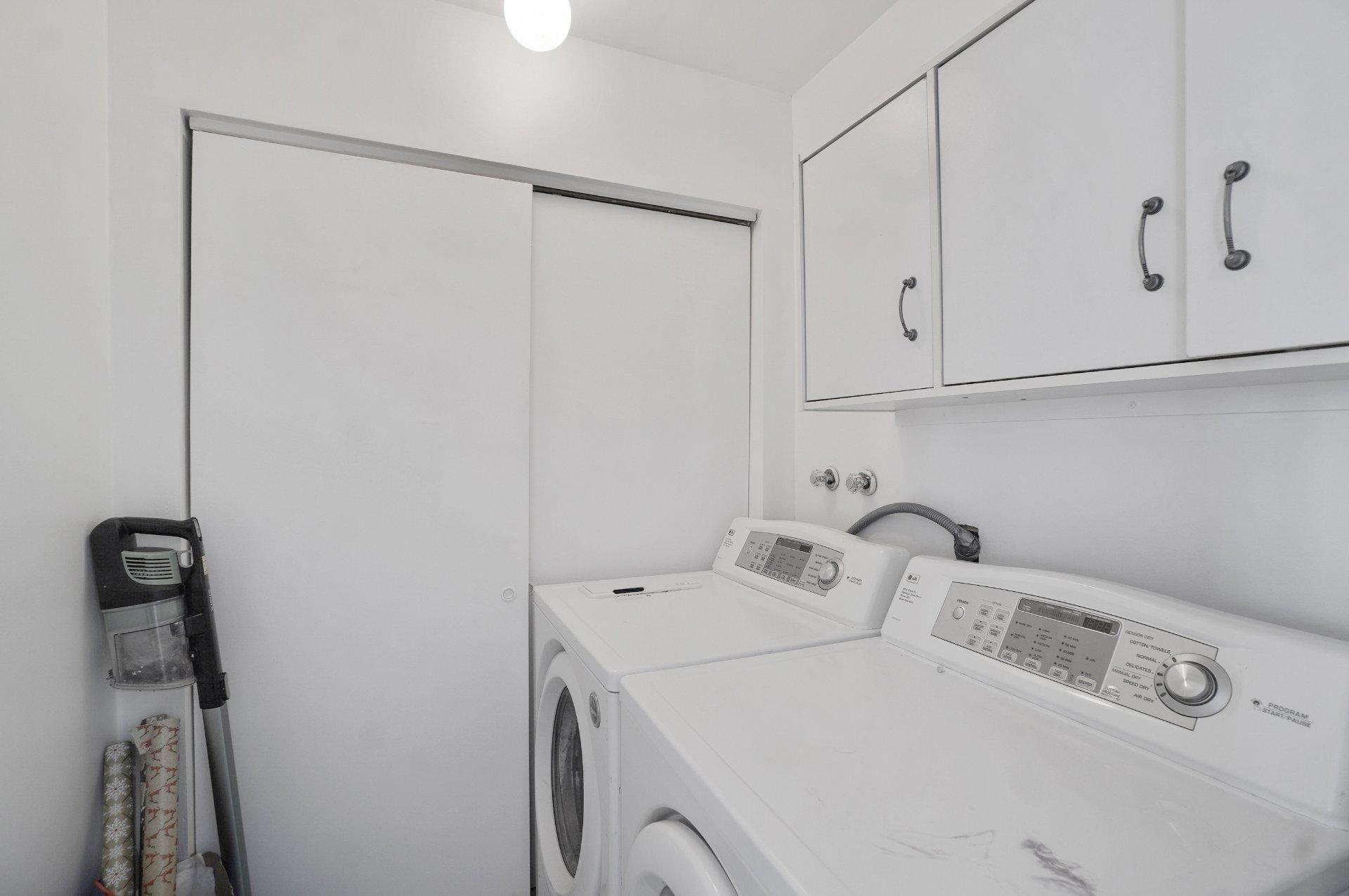 









166


Av. du Manoir

, 3,
Montréal (L'Île-Bizard/Sainte-Geneviève),




QC
H9C2R4


