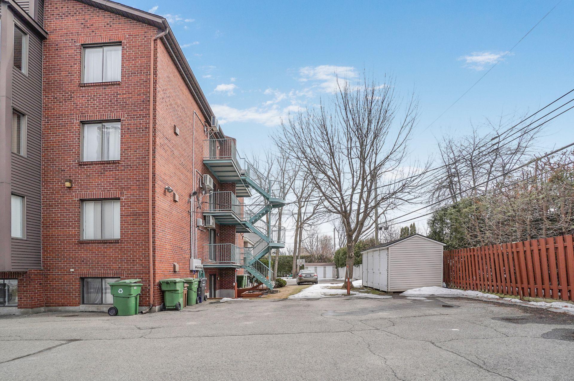 









166


Av. du Manoir

, 3,
Montréal (L'Île-Bizard/Sainte-Geneviève),




QC
H9C2R4

