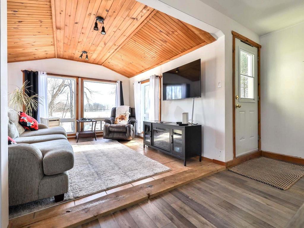 









1591


Route 148

,
Papineauville,




QC
J0V1R0

