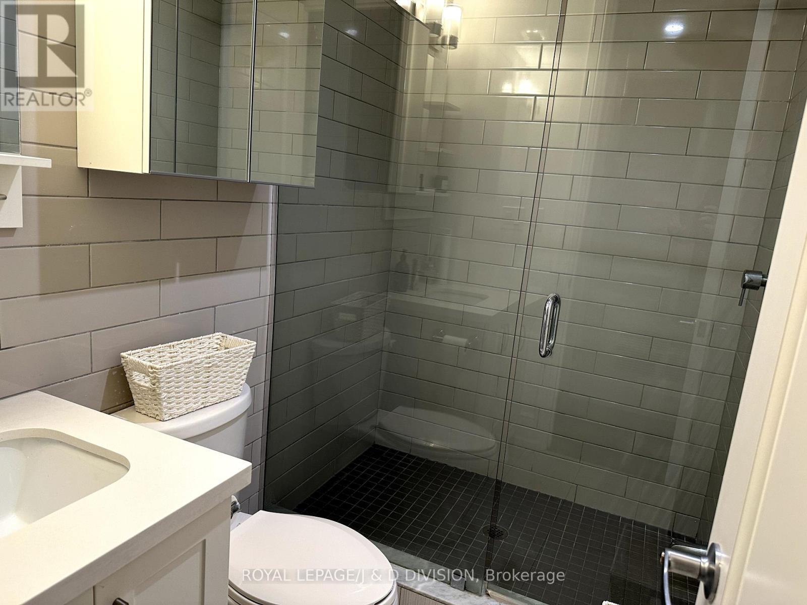 












02 - 28 MADISON AVENUE

,
Toronto,




Ontario
M5R2S1

