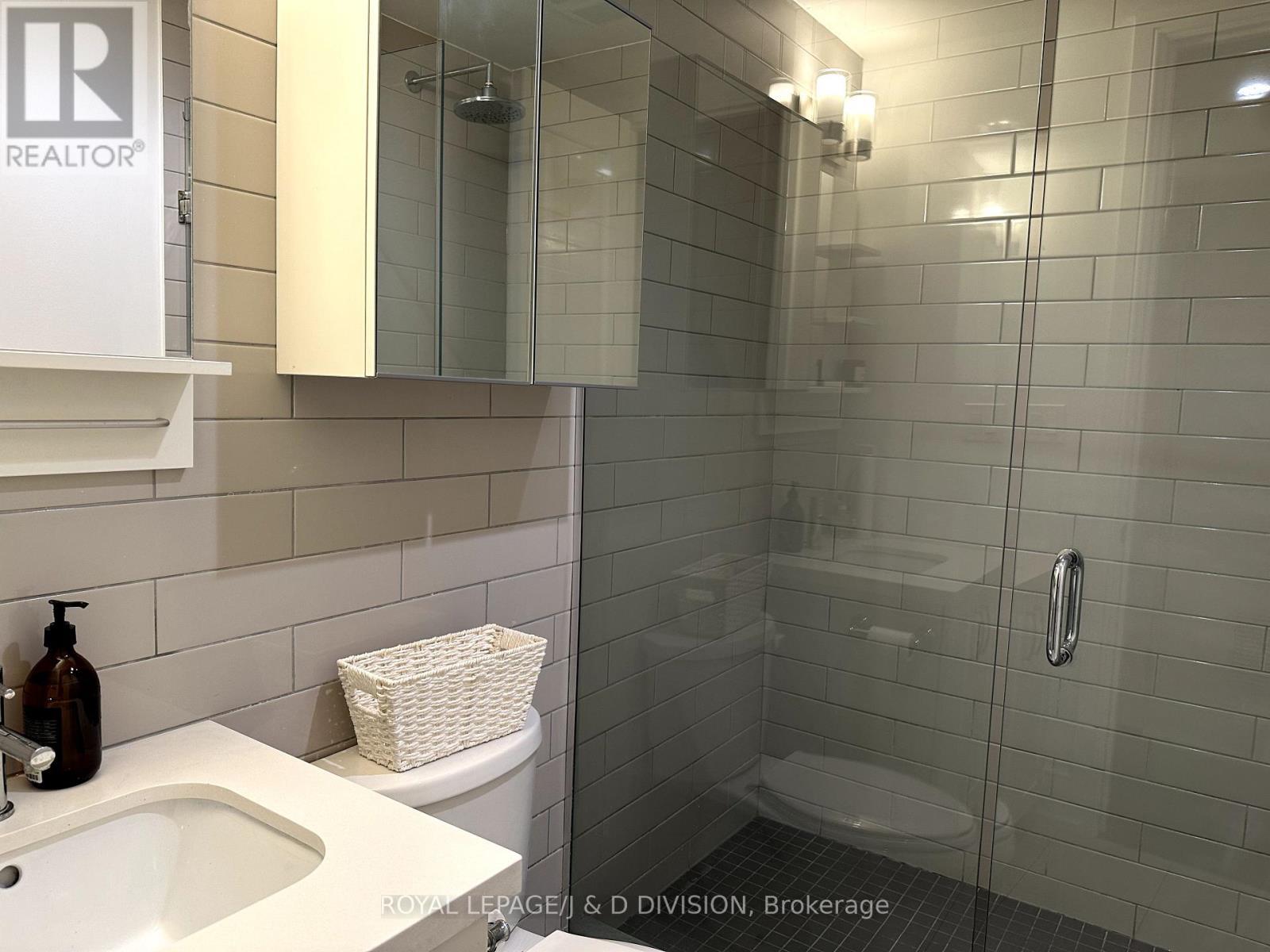 












02 - 28 MADISON AVENUE

,
Toronto,




Ontario
M5R2S1

