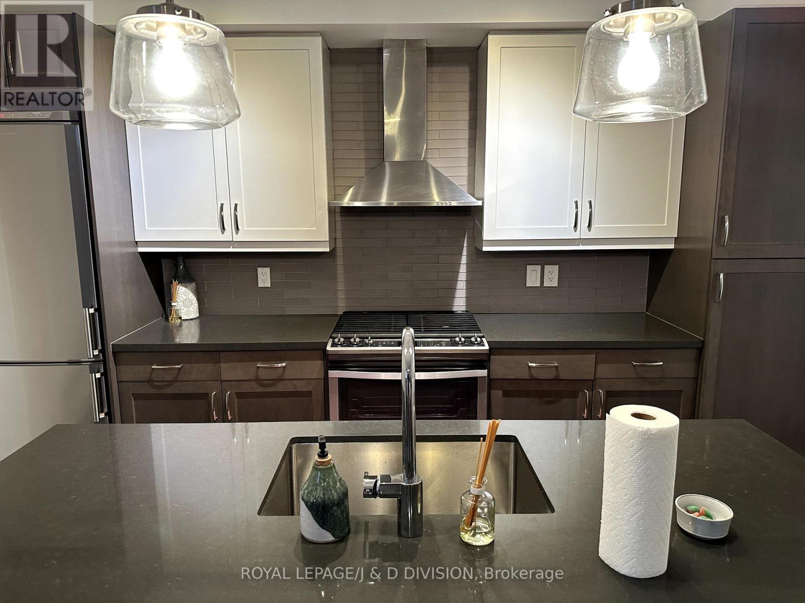 












02 - 28 MADISON AVENUE

,
Toronto,




Ontario
M5R2S1

