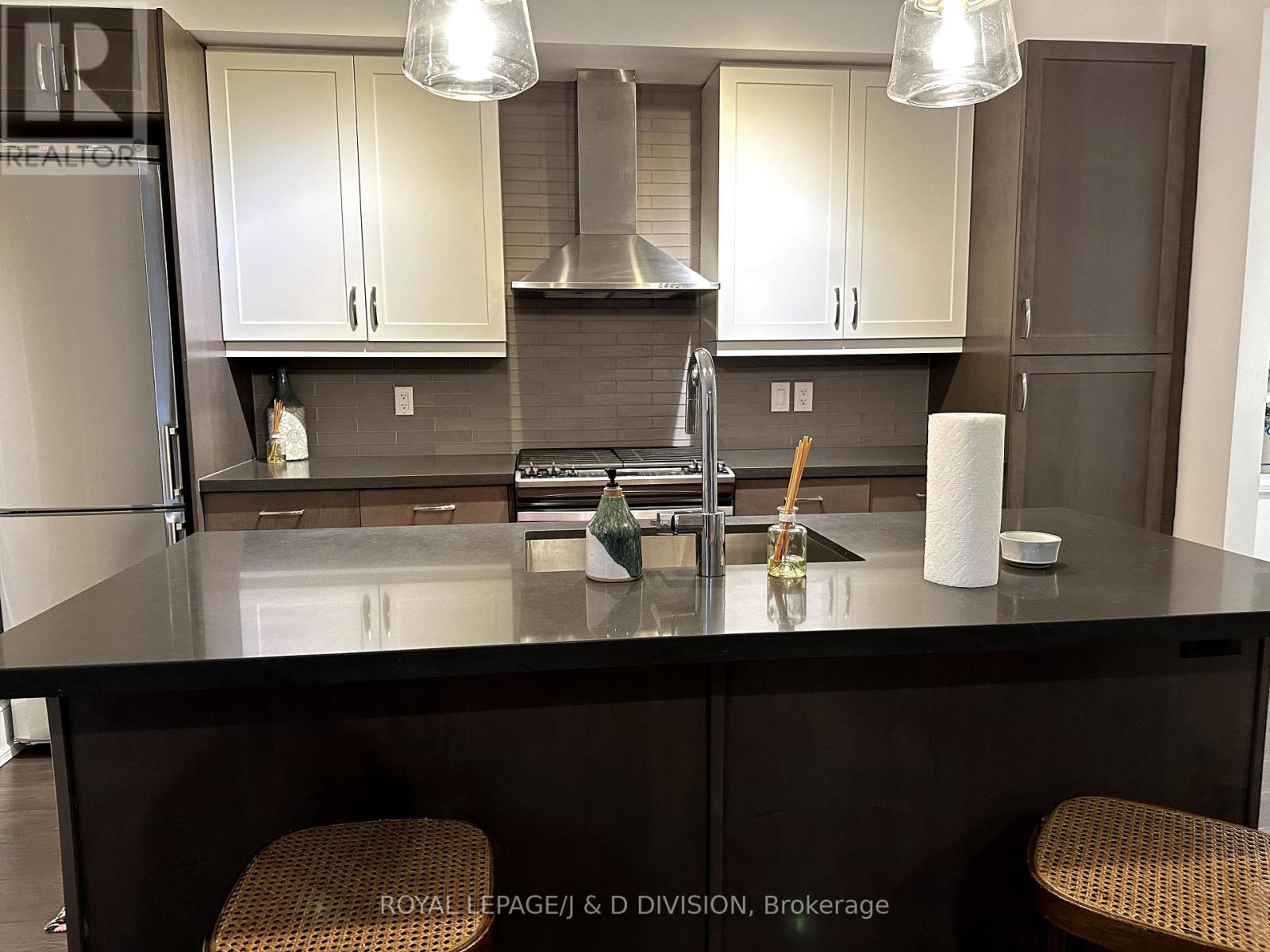 












02 - 28 MADISON AVENUE

,
Toronto,




Ontario
M5R2S1

