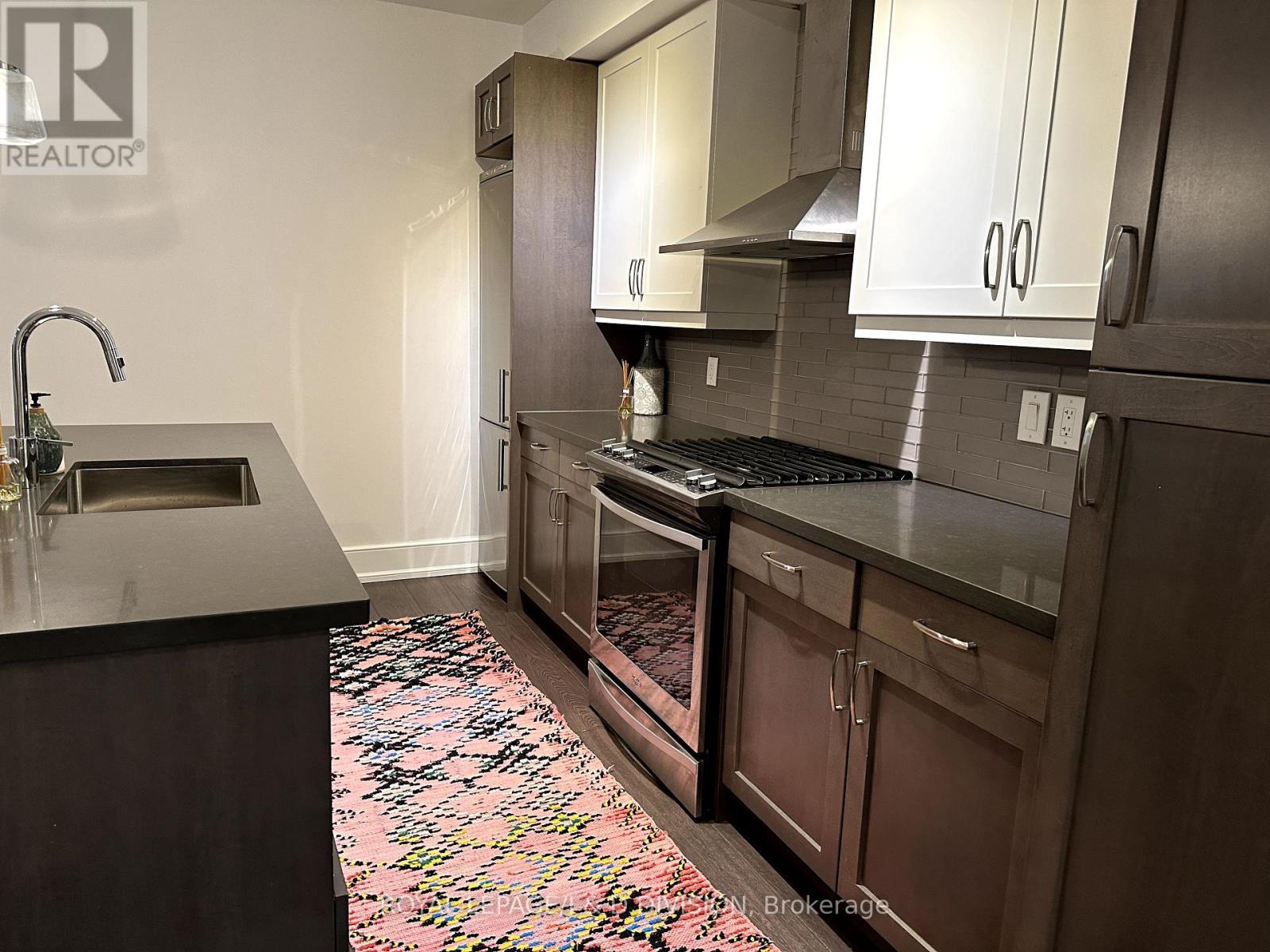 












02 - 28 MADISON AVENUE

,
Toronto,




Ontario
M5R2S1

