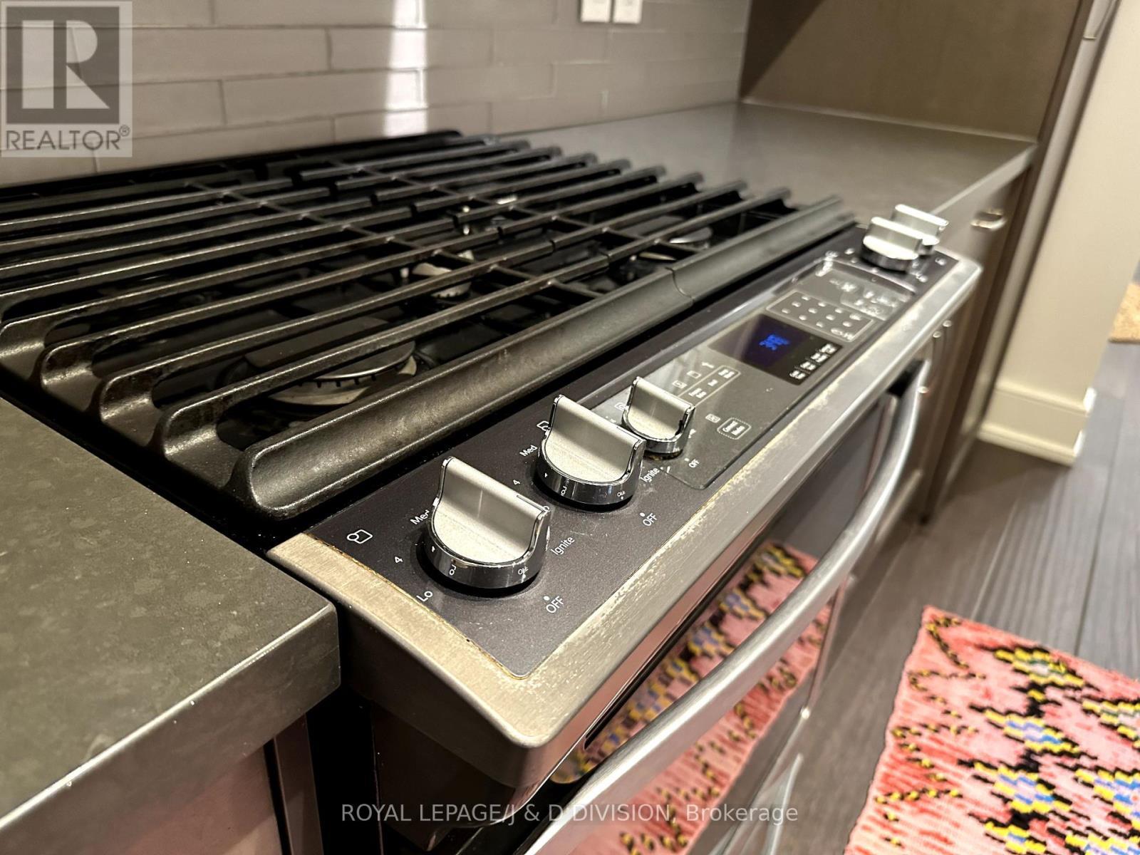 












02 - 28 MADISON AVENUE

,
Toronto,




Ontario
M5R2S1

