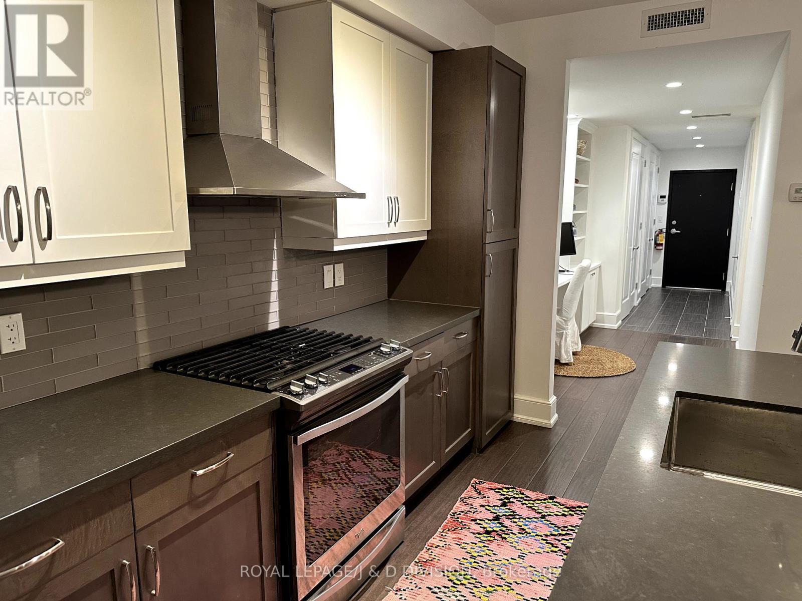 












02 - 28 MADISON AVENUE

,
Toronto,




Ontario
M5R2S1

