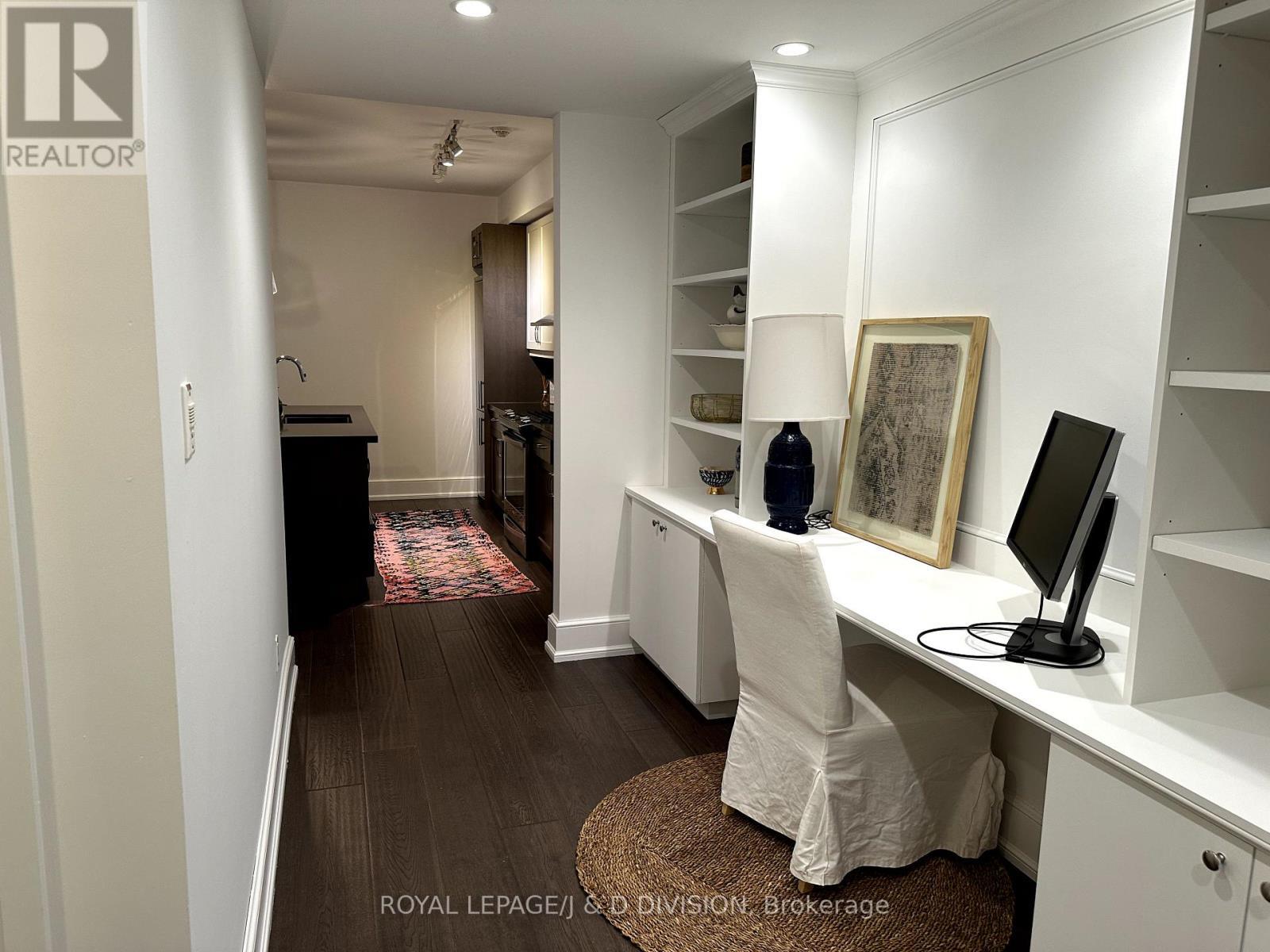 












02 - 28 MADISON AVENUE

,
Toronto,




Ontario
M5R2S1

