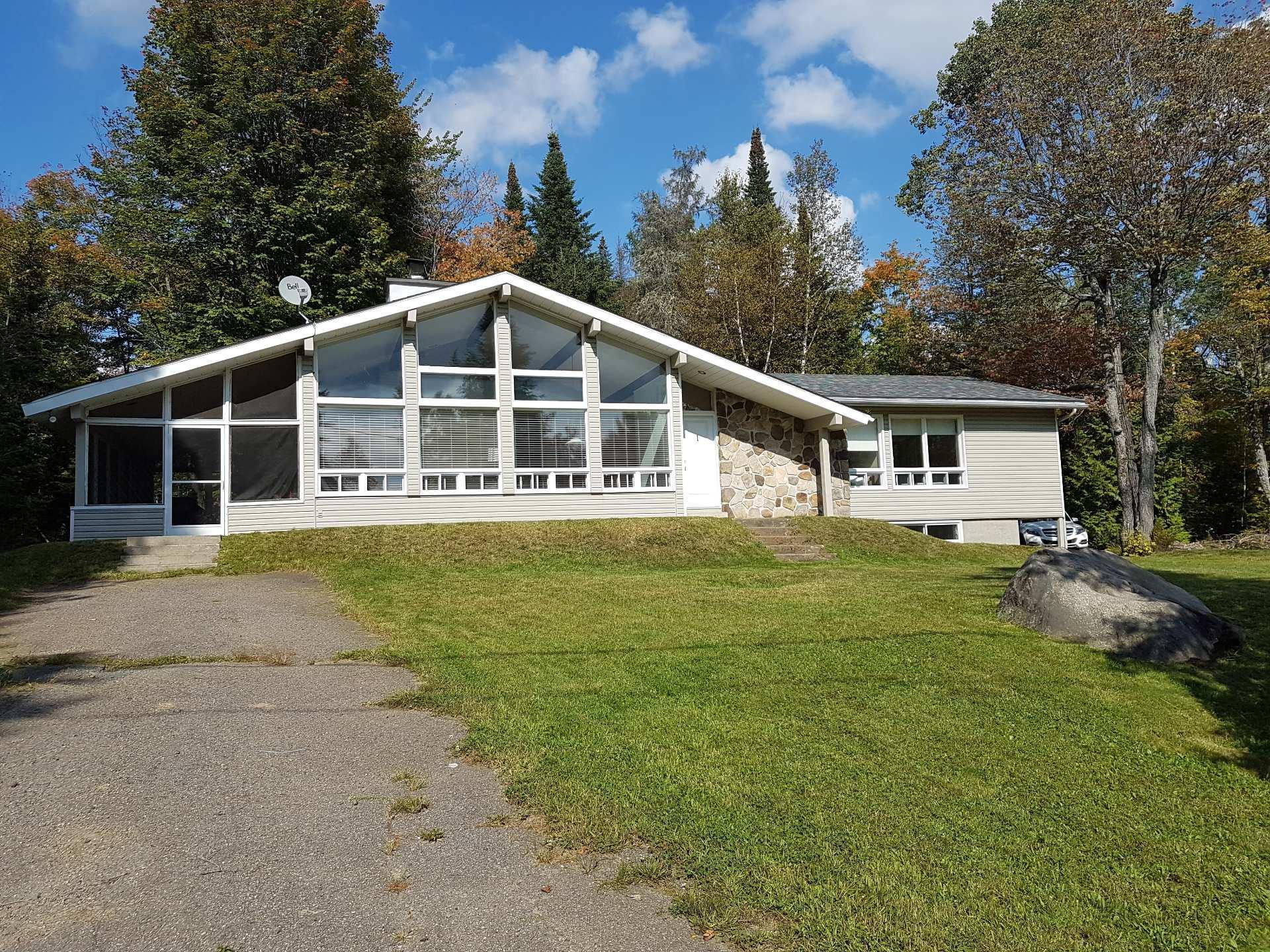 









1


Av. de Champfleury

,
Estérel,




QC
J0T1E0

