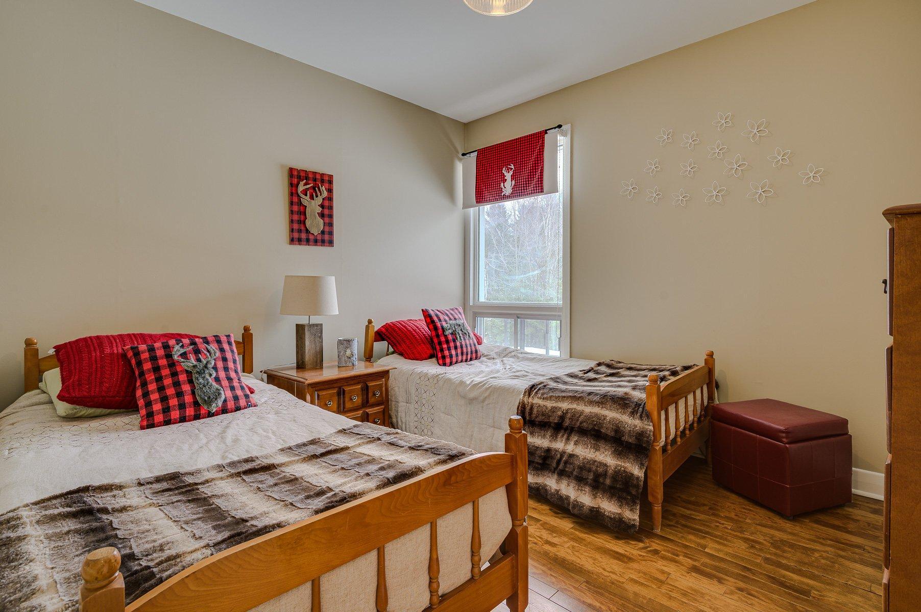 









1


Av. de Champfleury

,
Estérel,




QC
J0T1E0

