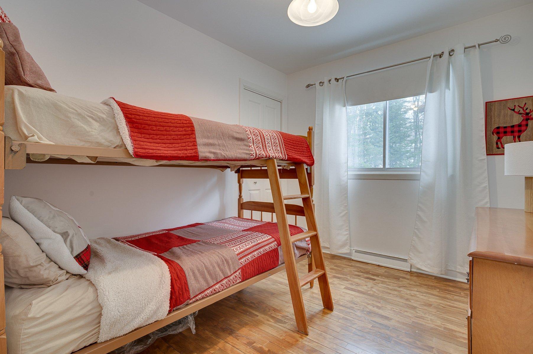 









1


Av. de Champfleury

,
Estérel,




QC
J0T1E0

