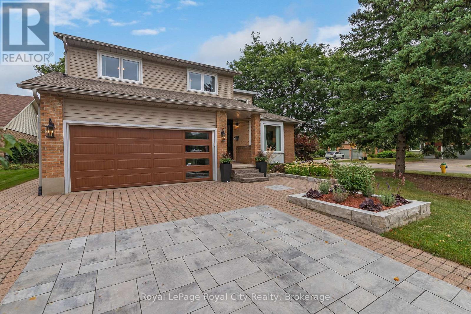 












1 HUNTINGTON PLACE

,
Guelph (Kortright East),




Ontario
N1G4C9

