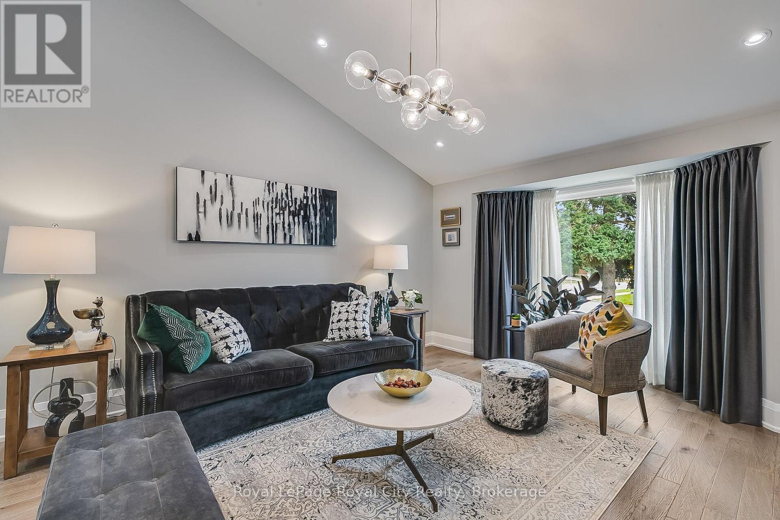 












1 HUNTINGTON PLACE

,
Guelph (Kortright East),




Ontario
N1G4C9

