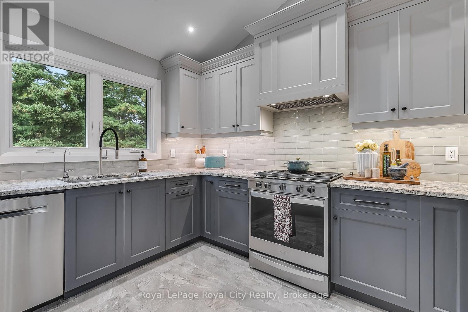 












1 HUNTINGTON PLACE

,
Guelph (Kortright East),




Ontario
N1G4C9

