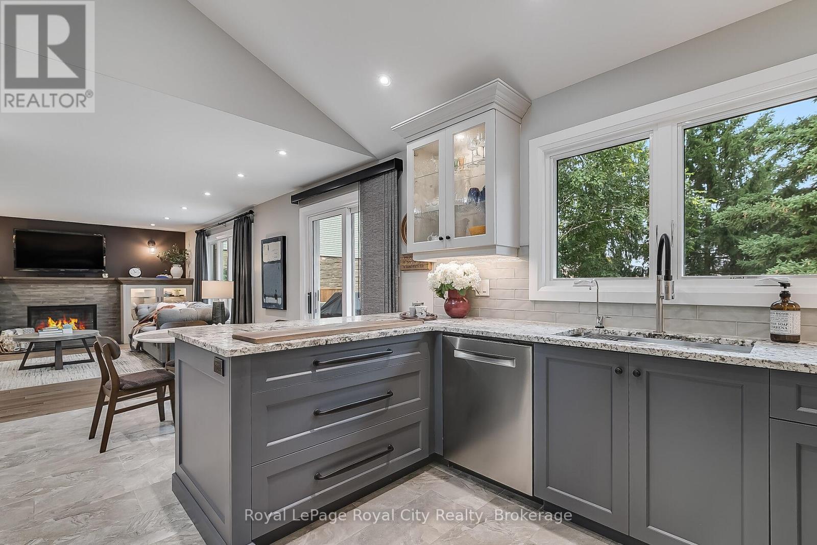 












1 HUNTINGTON PLACE

,
Guelph (Kortright East),




Ontario
N1G4C9


