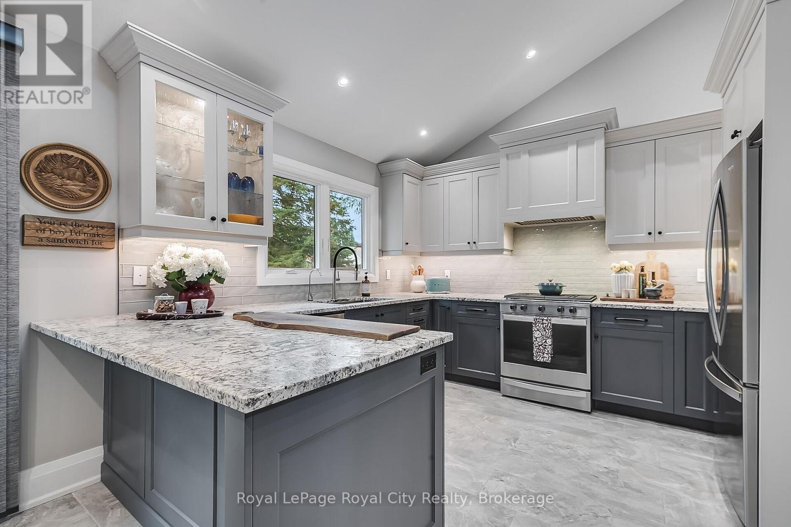 












1 HUNTINGTON PLACE

,
Guelph (Kortright East),




Ontario
N1G4C9

