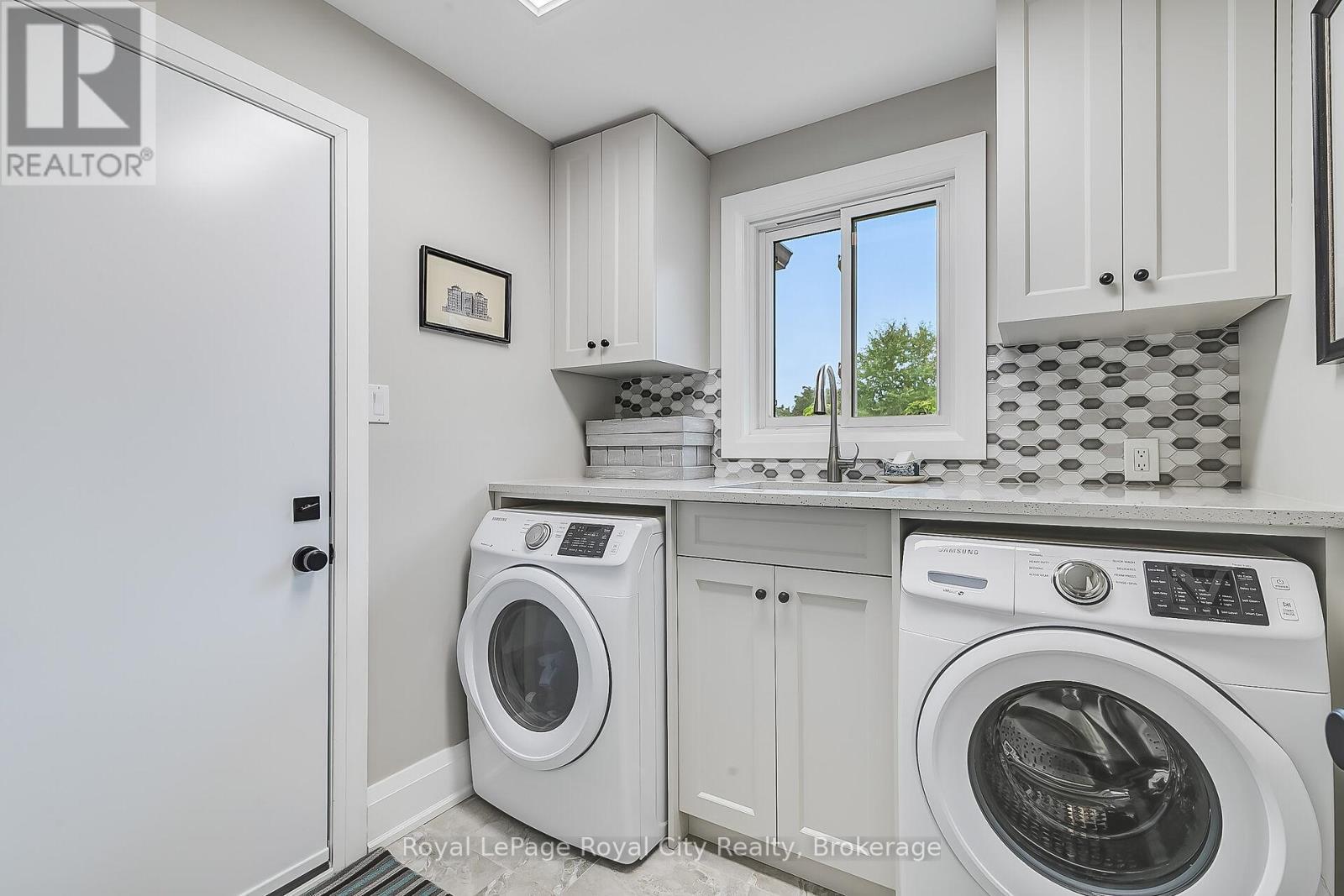 












1 HUNTINGTON PLACE

,
Guelph (Kortright East),




Ontario
N1G4C9


