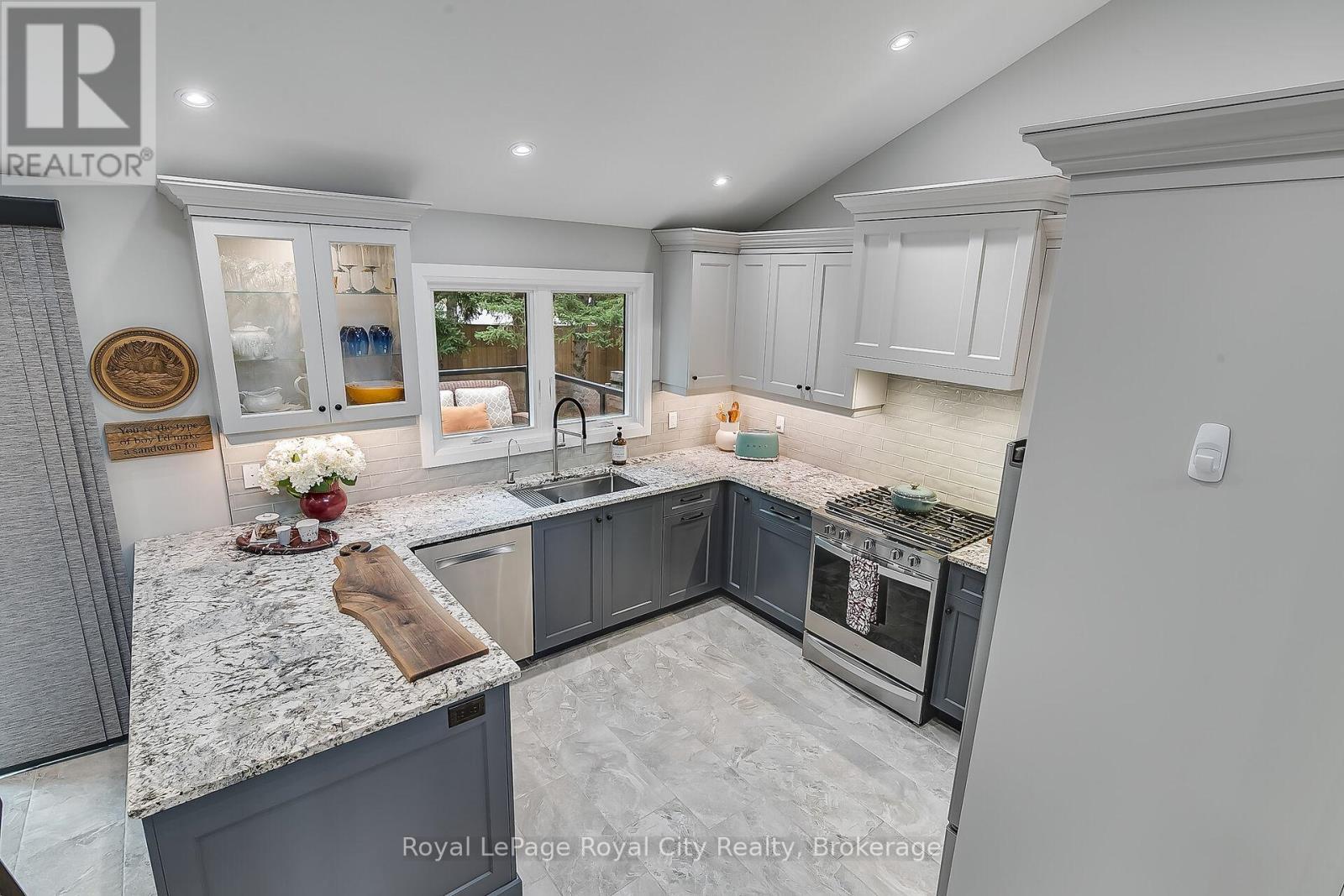 












1 HUNTINGTON PLACE

,
Guelph (Kortright East),




Ontario
N1G4C9

