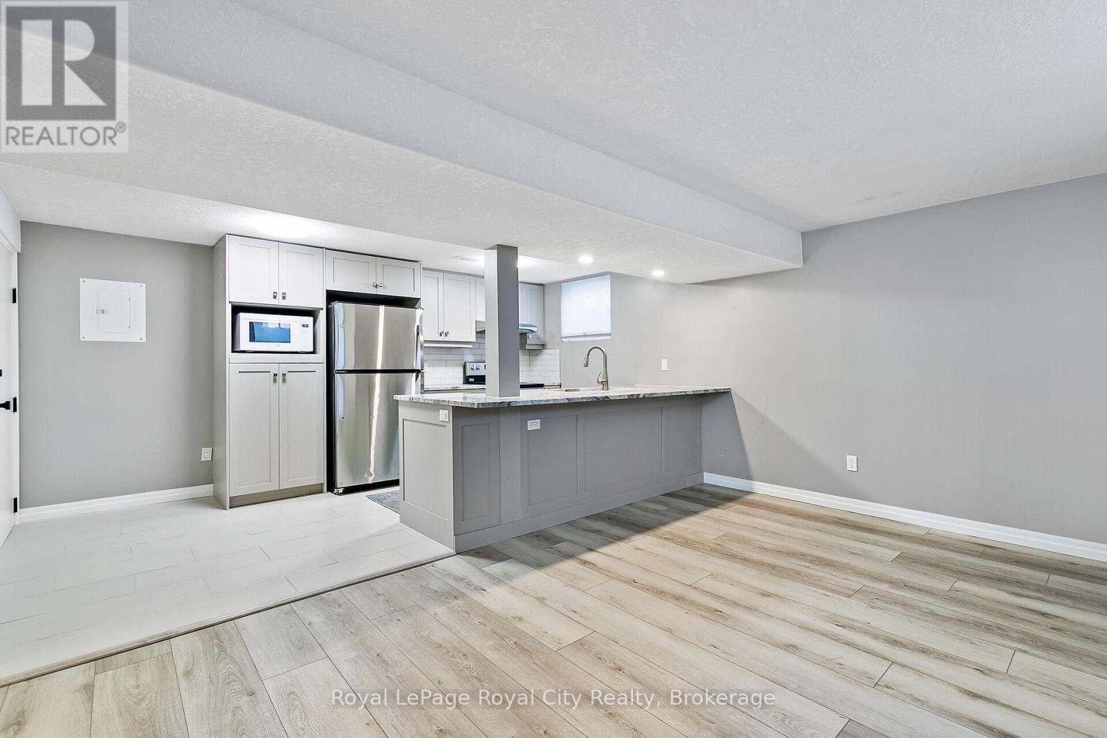 












1 HUNTINGTON PLACE

,
Guelph (Kortright East),




Ontario
N1G4C9

