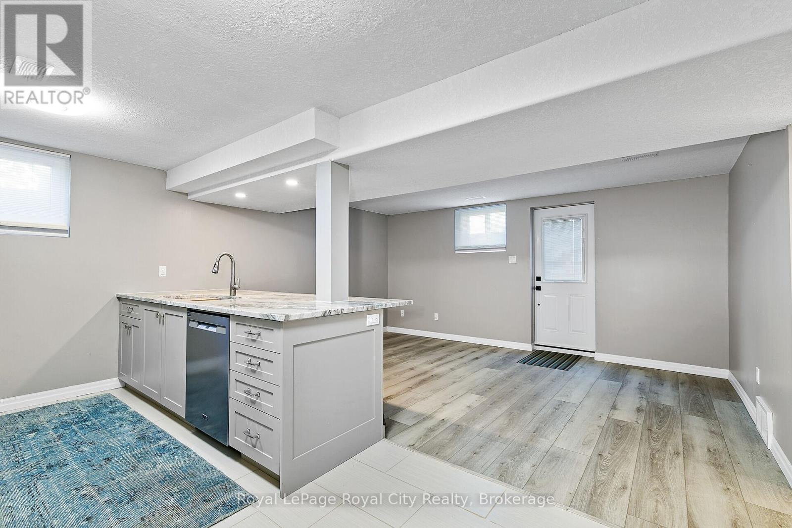 












1 HUNTINGTON PLACE

,
Guelph (Kortright East),




Ontario
N1G4C9

