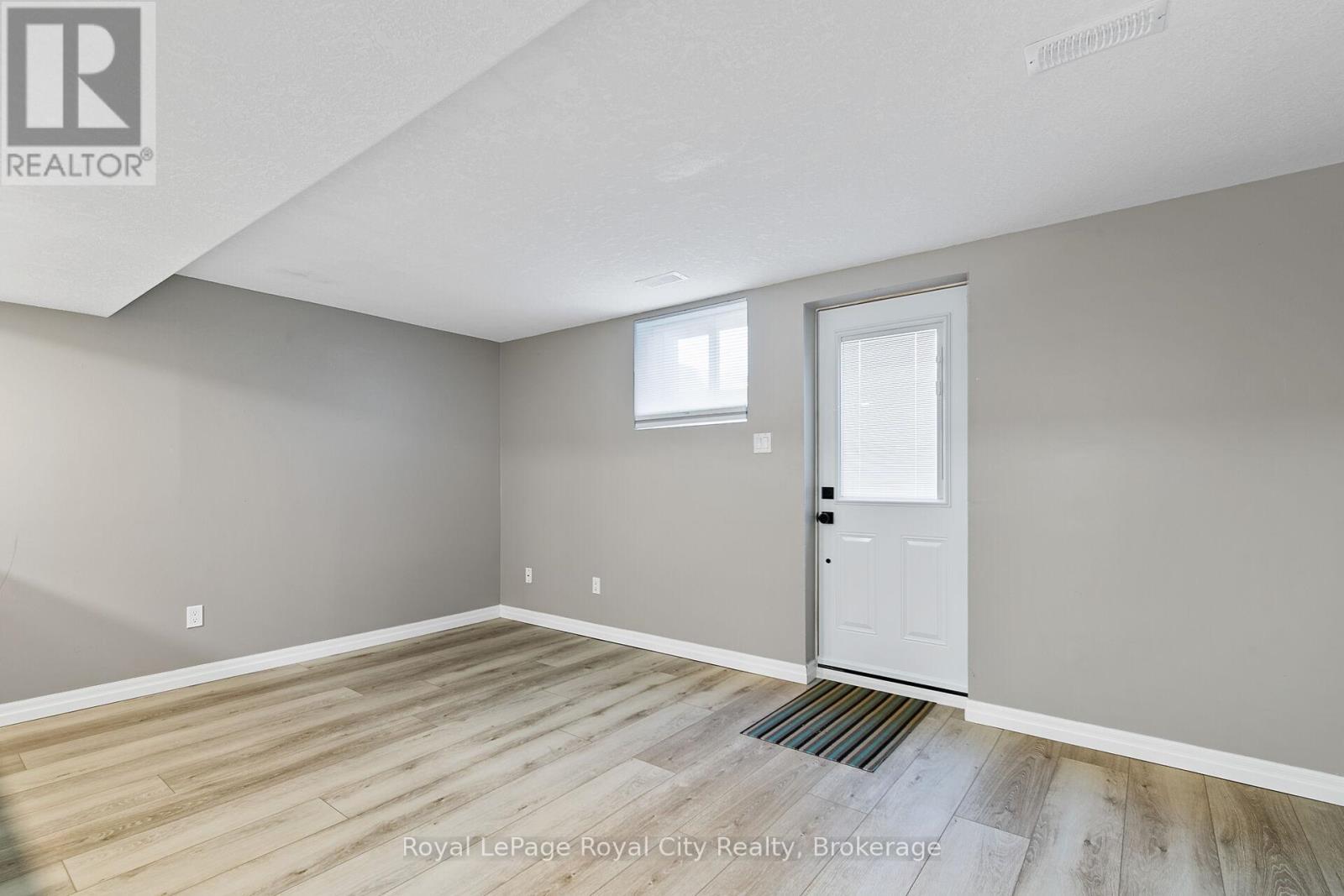 












1 HUNTINGTON PLACE

,
Guelph (Kortright East),




Ontario
N1G4C9

