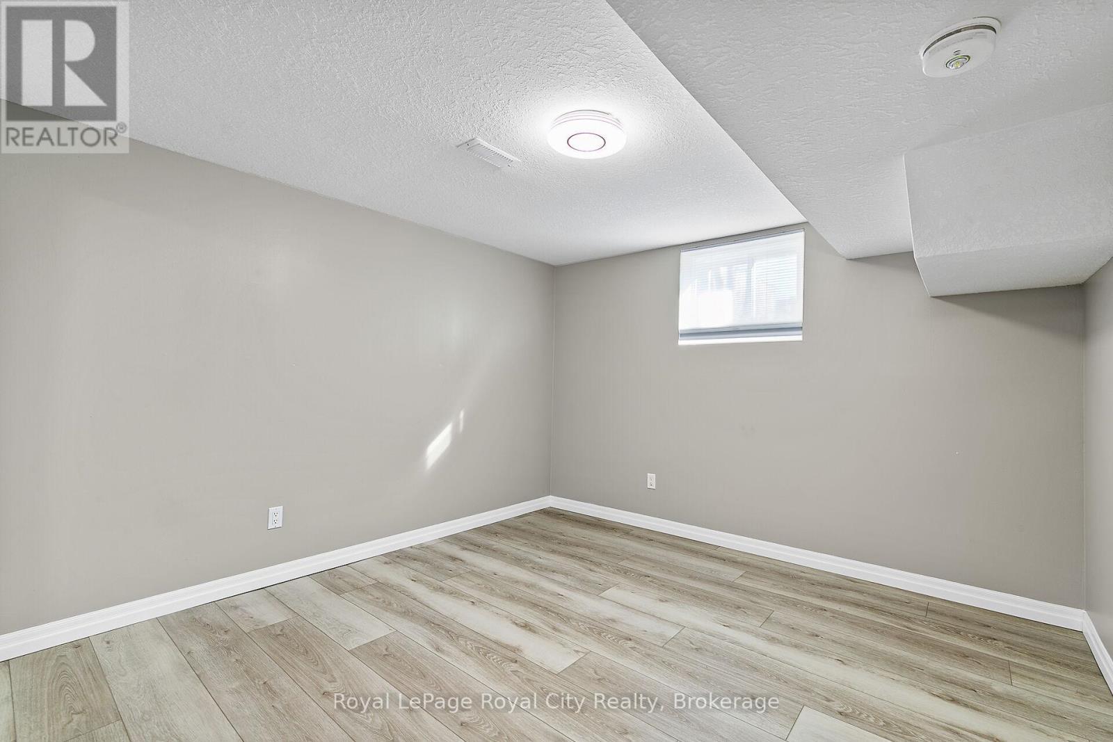 












1 HUNTINGTON PLACE

,
Guelph (Kortright East),




Ontario
N1G4C9

