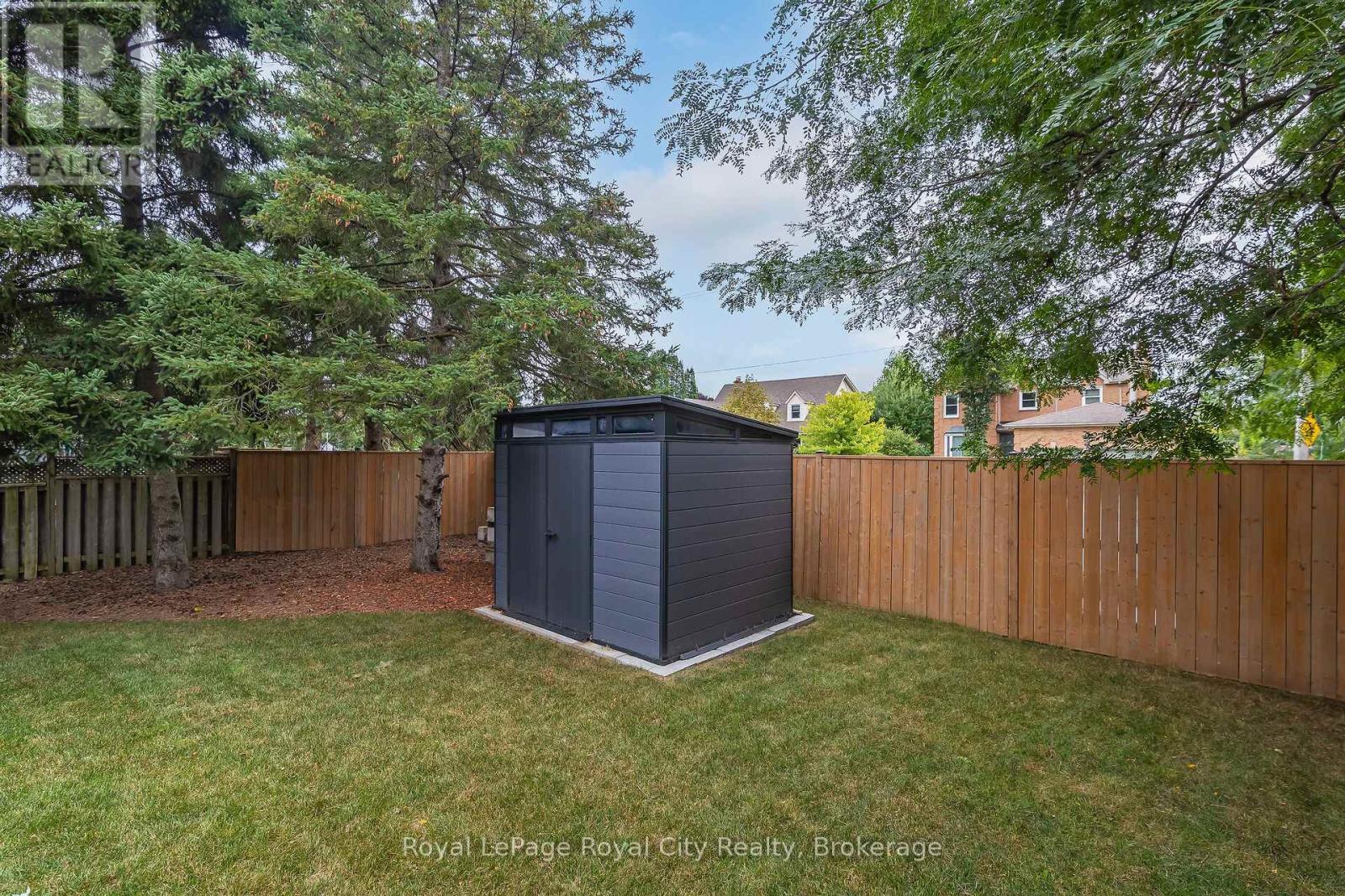 












1 HUNTINGTON PLACE

,
Guelph (Kortright East),




Ontario
N1G4C9

