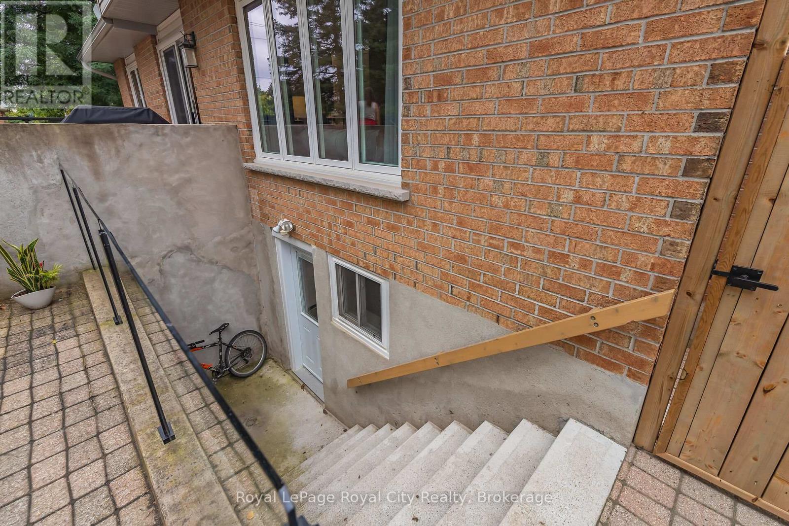












1 HUNTINGTON PLACE

,
Guelph (Kortright East),




Ontario
N1G4C9

