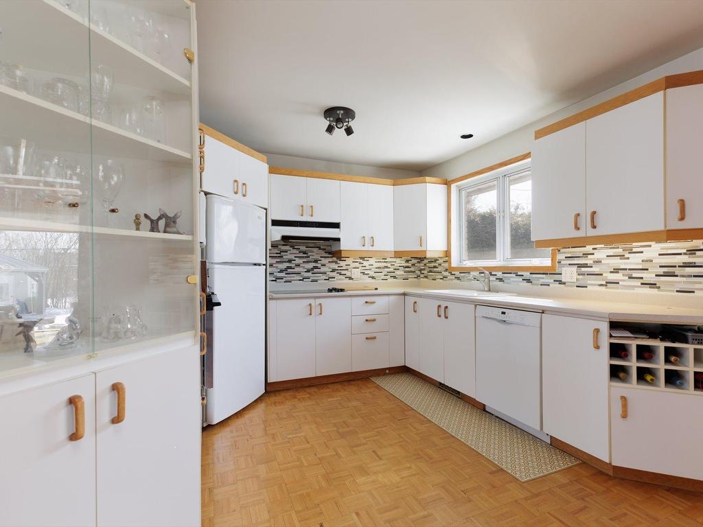 









4584


Rue Hilltop

,
Montréal (Pierrefonds-Roxboro),




QC
H9J1Y5

