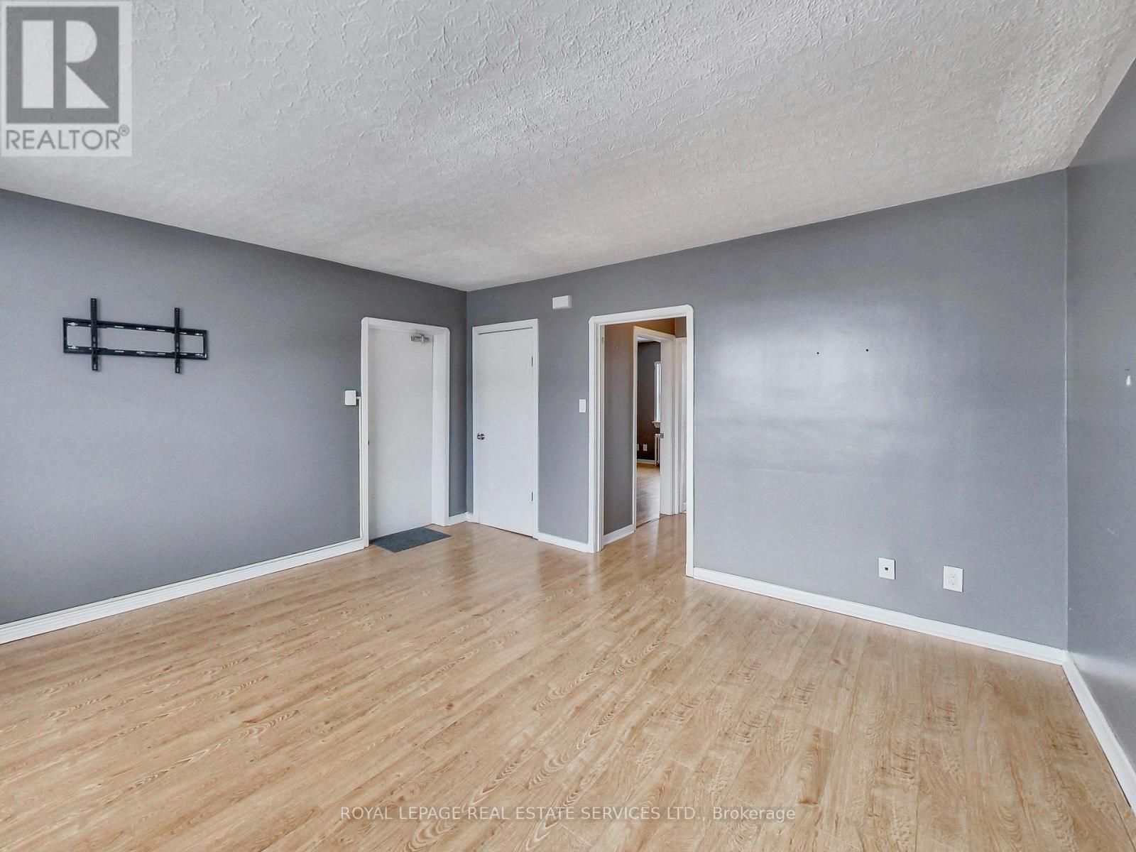 












197 ROYAL YORK ROAD

,
Toronto,




Ontario
M8V2V5

