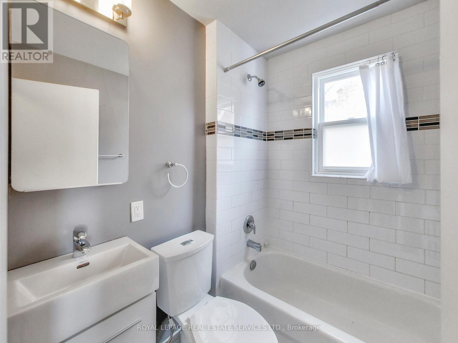 












197 ROYAL YORK ROAD

,
Toronto,




Ontario
M8V2V5


