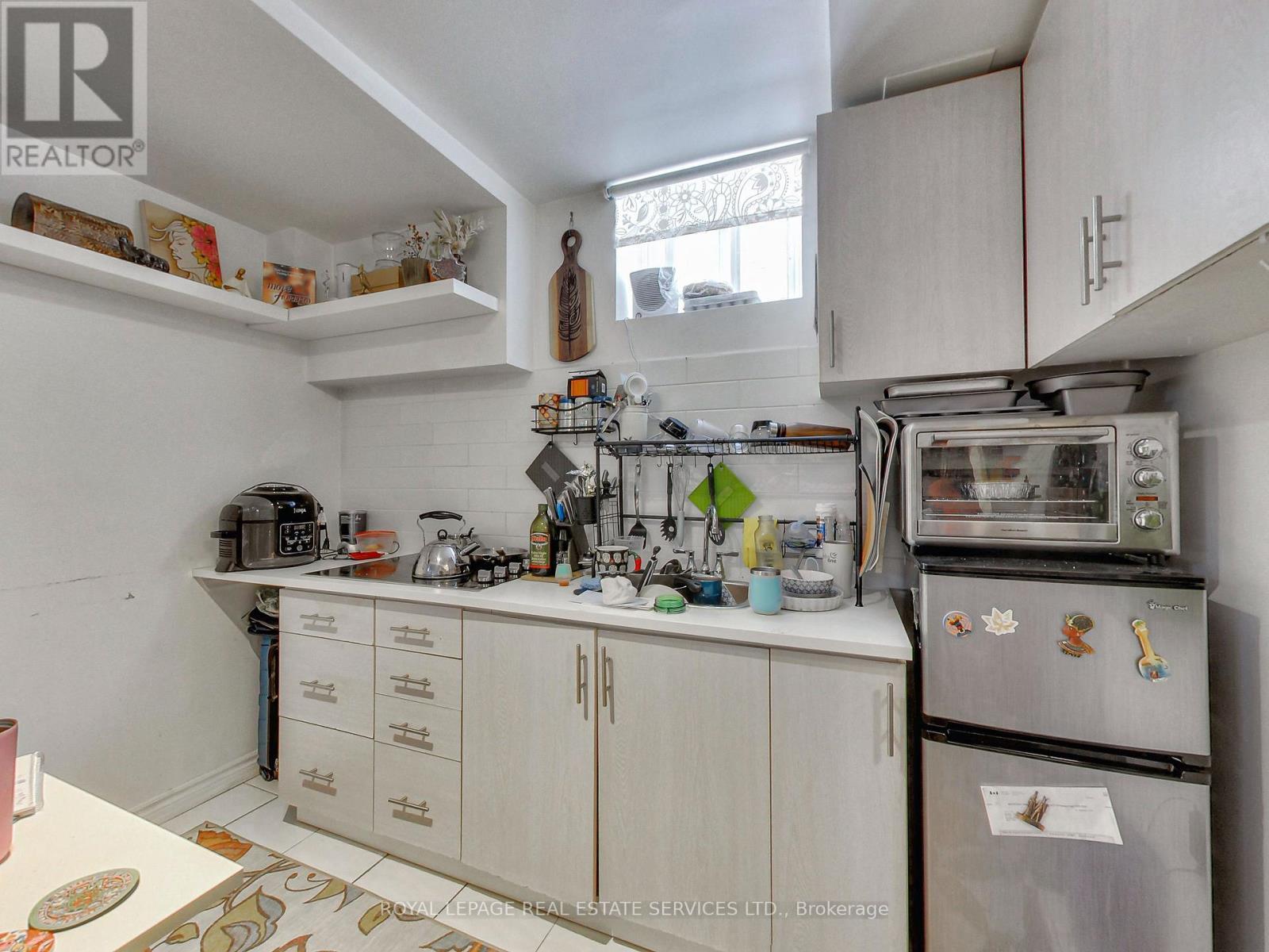 












197 ROYAL YORK ROAD

,
Toronto,




Ontario
M8V2V5

