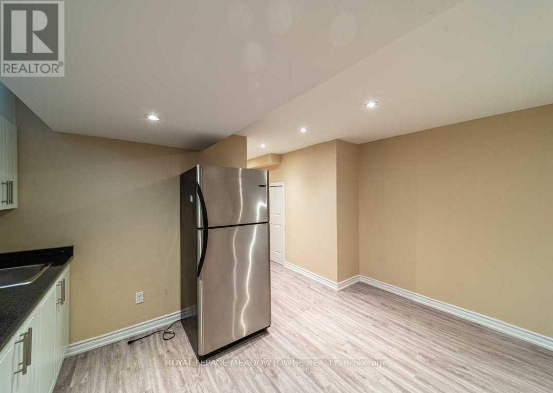 












1036 YATES DRIVE

,
Milton,




Ontario
L9T6A7

