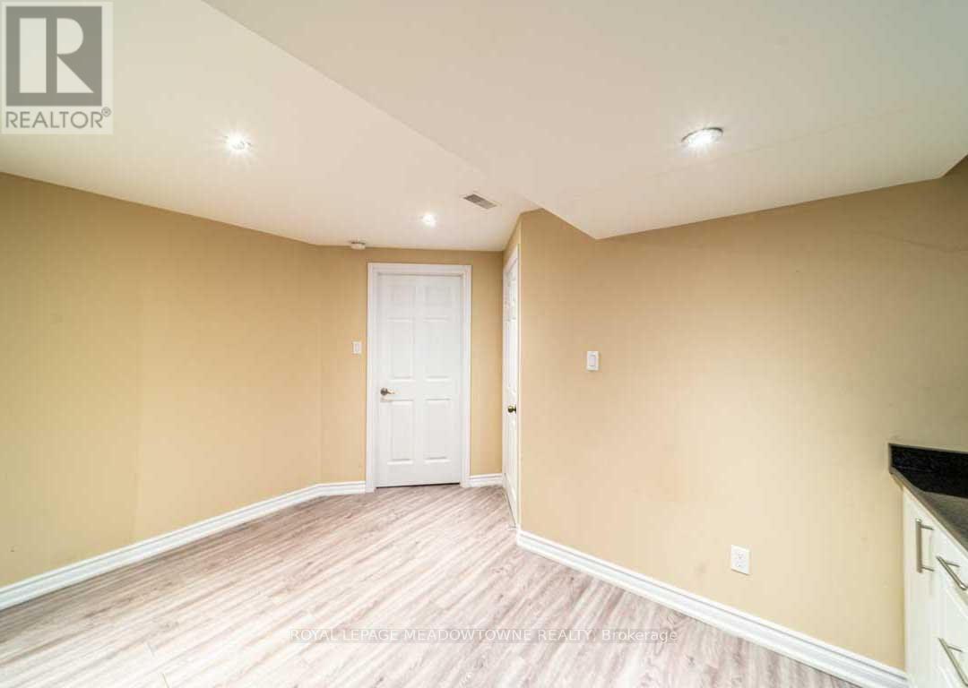 












1036 YATES DRIVE

,
Milton,




Ontario
L9T6A7

