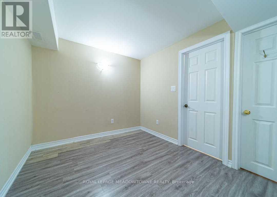 












1036 YATES DRIVE

,
Milton,




Ontario
L9T6A7

