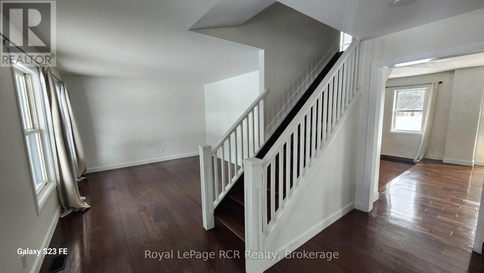












11 BLACKBURN AVENUE

,
Clearview (Nottawa),




Ontario
L0M1P0

