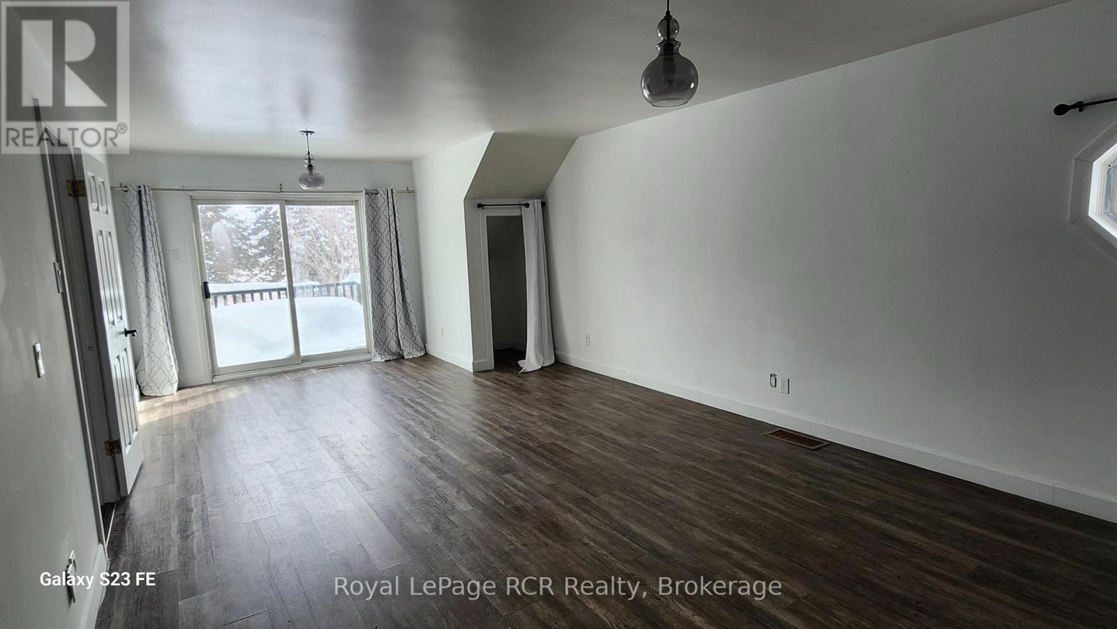 












11 BLACKBURN AVENUE

,
Clearview (Nottawa),




Ontario
L0M1P0

